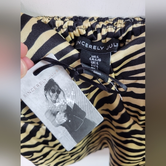NWT Sincerely Jules ZEBRA Smocked Cami Large - Picture 3 of 4